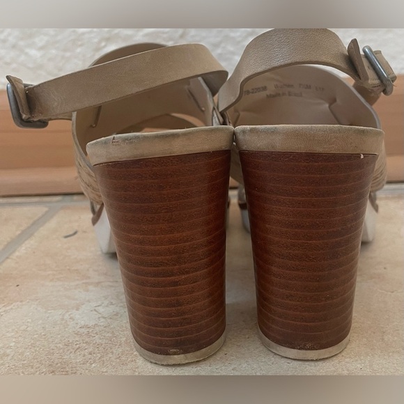 Johnston & Murphy Kayla Multi Bleached Cork/Taupe Leather Heel Shoe; size 7.5 - Picture 4 of 8